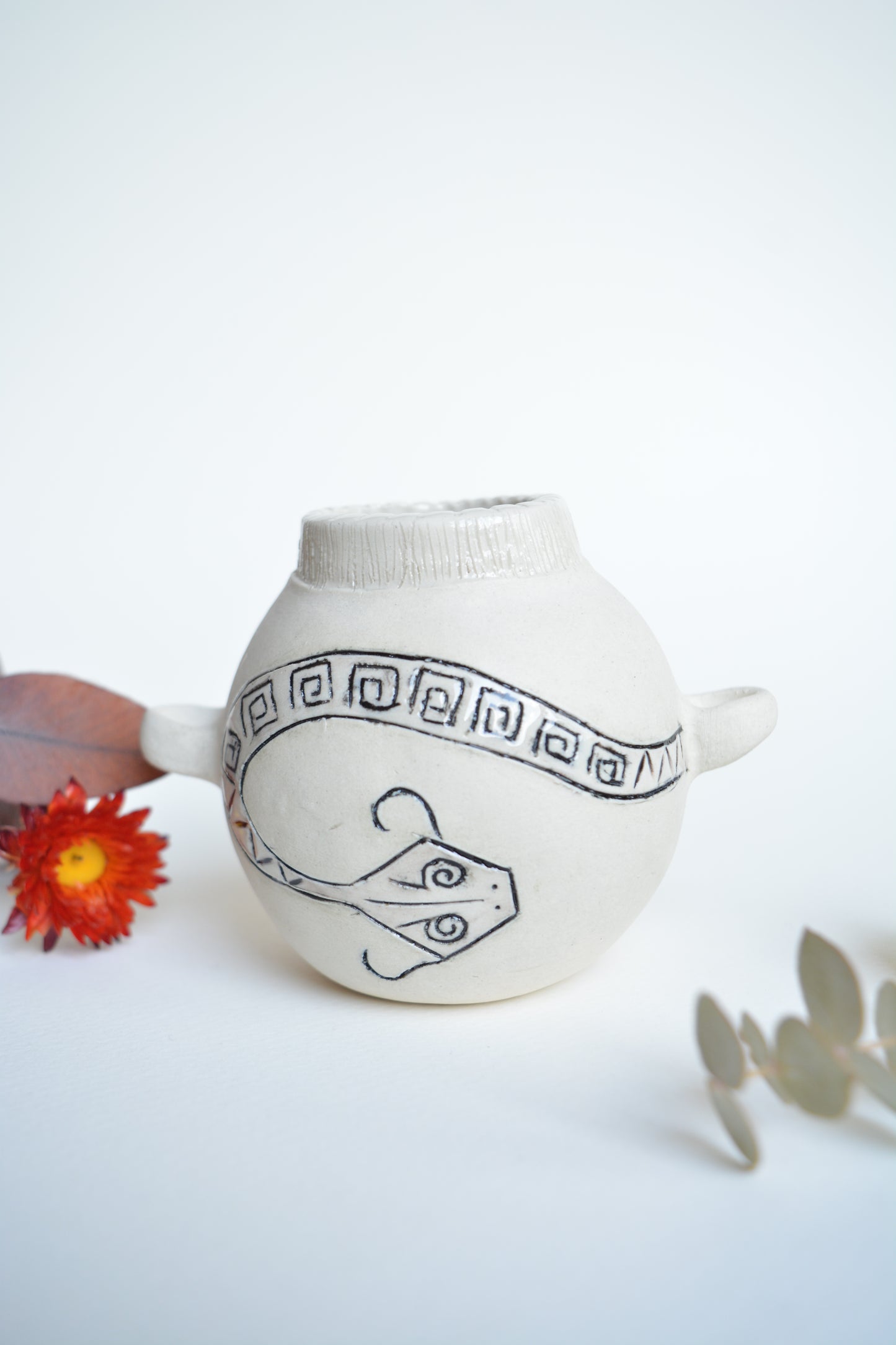 Vase: Sudaca and the snake